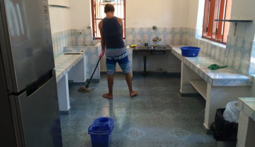 効率化は善か！？みんなでキッチンをお掃除 , Mirissa , Sri Lanka
