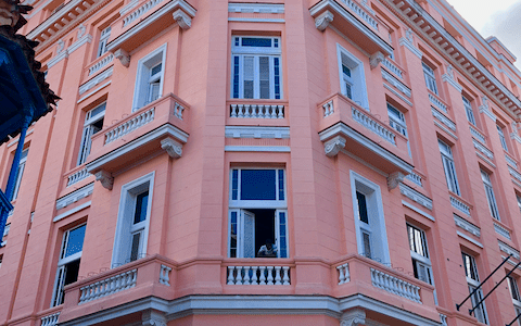 「ホテル・アンボス・ムンドス」ヘミングウェイが定宿にしたハバナのホテルを見学！