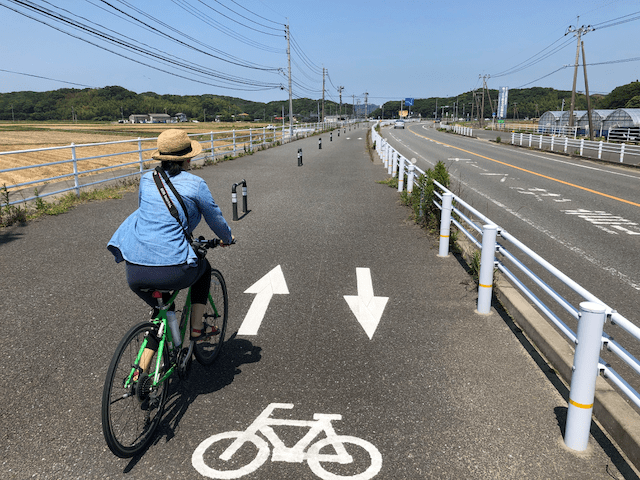 広い自転車道